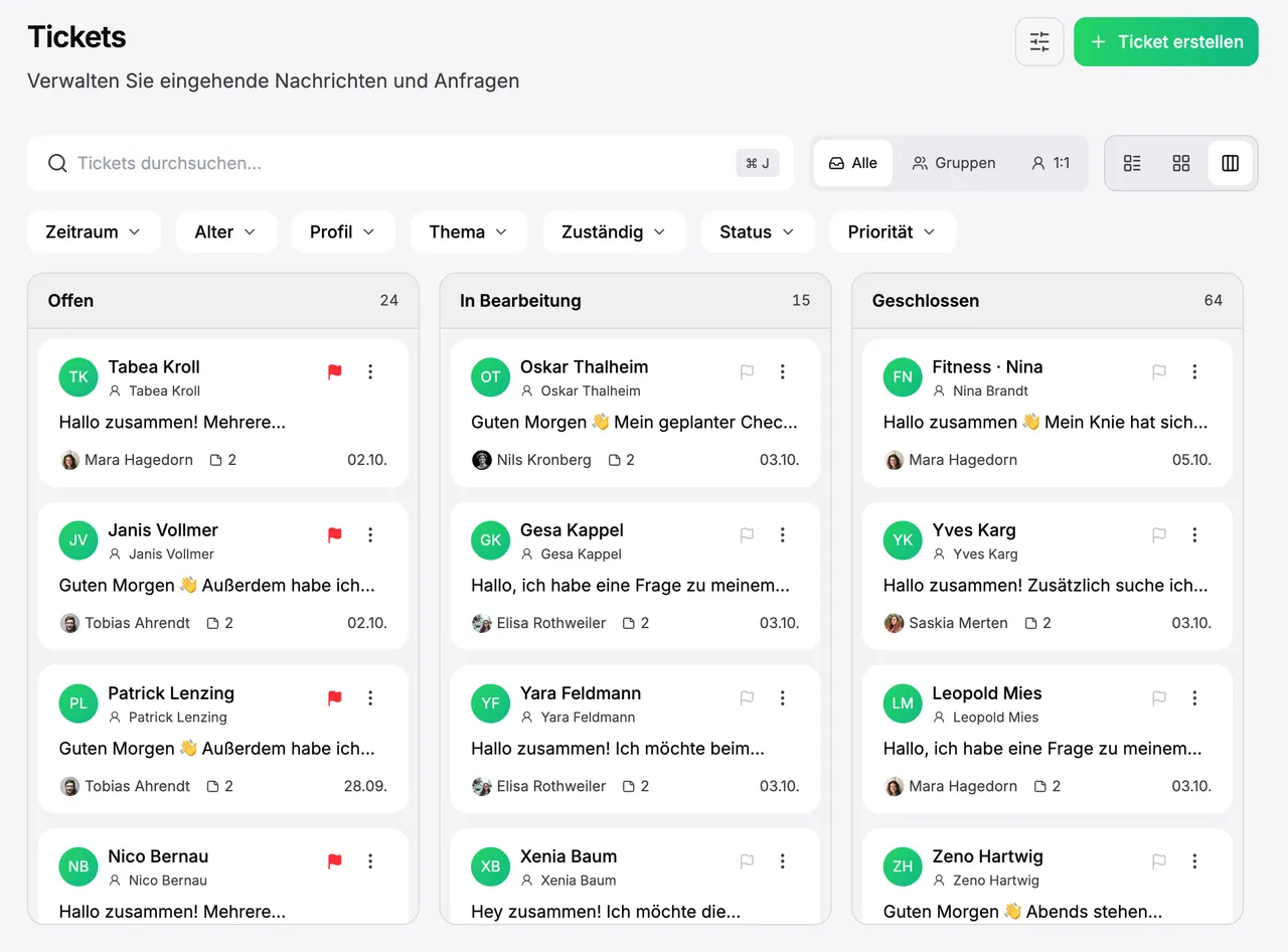 Ticket-Board im Kanban: Tickets als Karten in den Spalten Offen, In Bearbeitung und Geschlossen, mit Kontakt, Nachricht, Zuständigkeit und Priorität